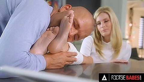 Hot Candee Gets Her Pretty Feet Covered In Cum After Office Anal - Candee Licious And Thomas Stone