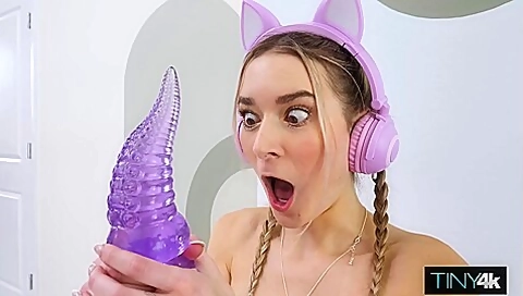 Gamer Slut Freaks Out Over Fat 10+ Inch Dong Stretching Her Pussy With Thea Summers